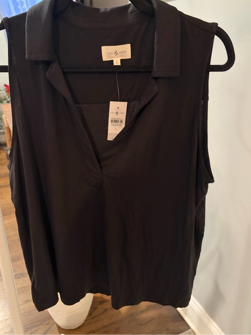 NWT ✨ Lou & Grey Black Sleeveless Collared V-Neck Tank women’s size large